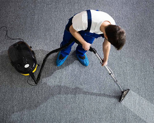 Carpet cleaning services in Sharjah using shampooing method